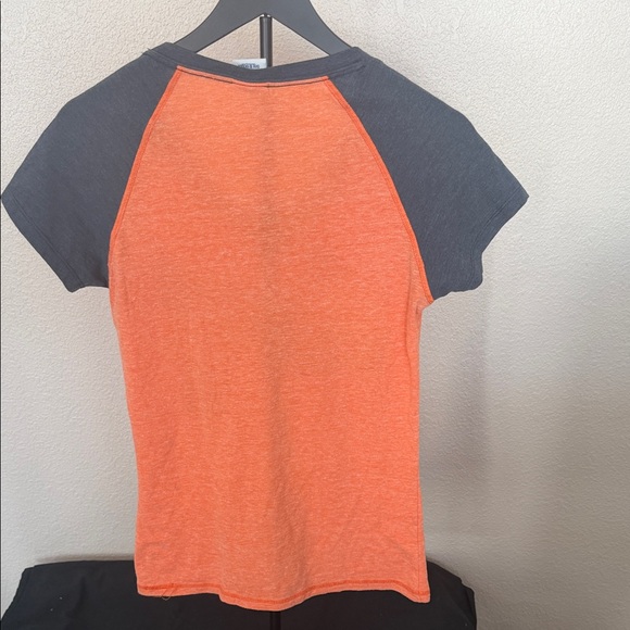 Detroit Tigers 5th & Ocean Orange and Dark Gray Tee for women - Picture 5 of 5